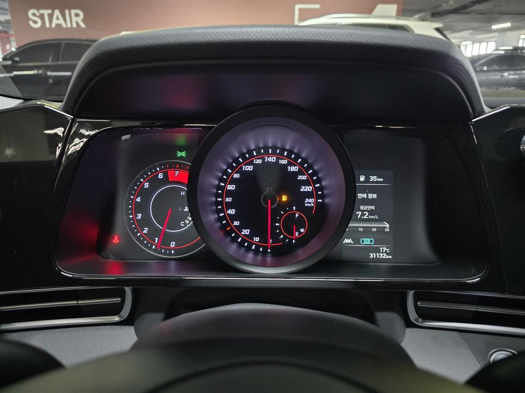 HYUNDAI Avante - Vista 12