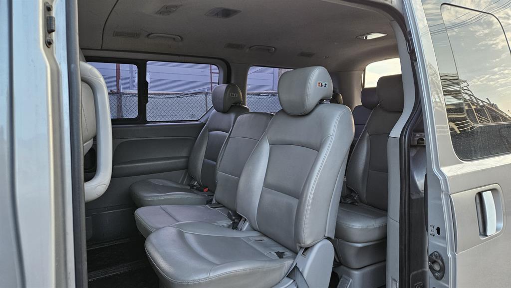 HYUNDAI Starex - Vista 8