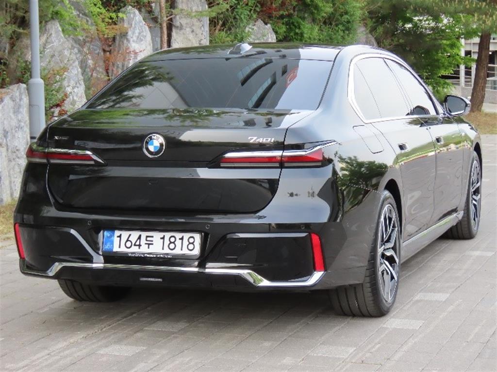 BMW 7 Series - Vista 5