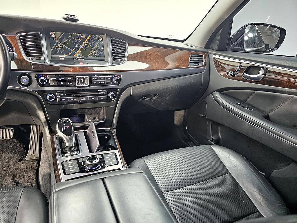 HYUNDAI Equus - Vista 10