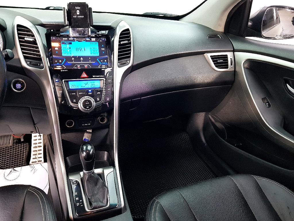 HYUNDAI i30 - Vista 10