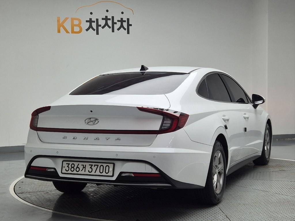 HYUNDAI Sonata - Vista 3