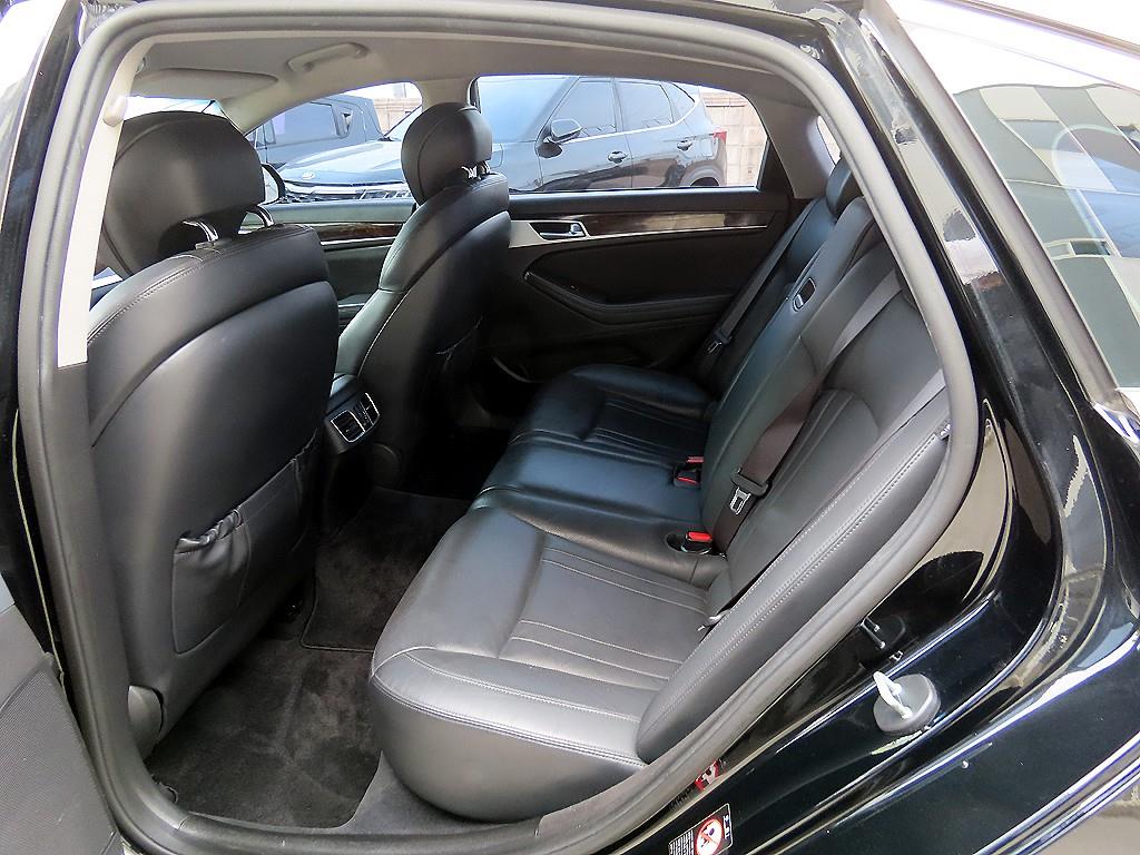 HYUNDAI Genesis - Vista 6