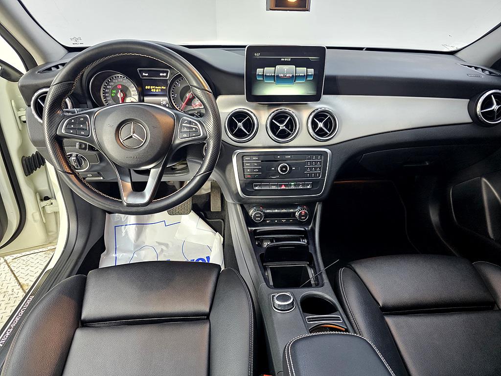 Mercedes Benz GLA Class - Vista 5