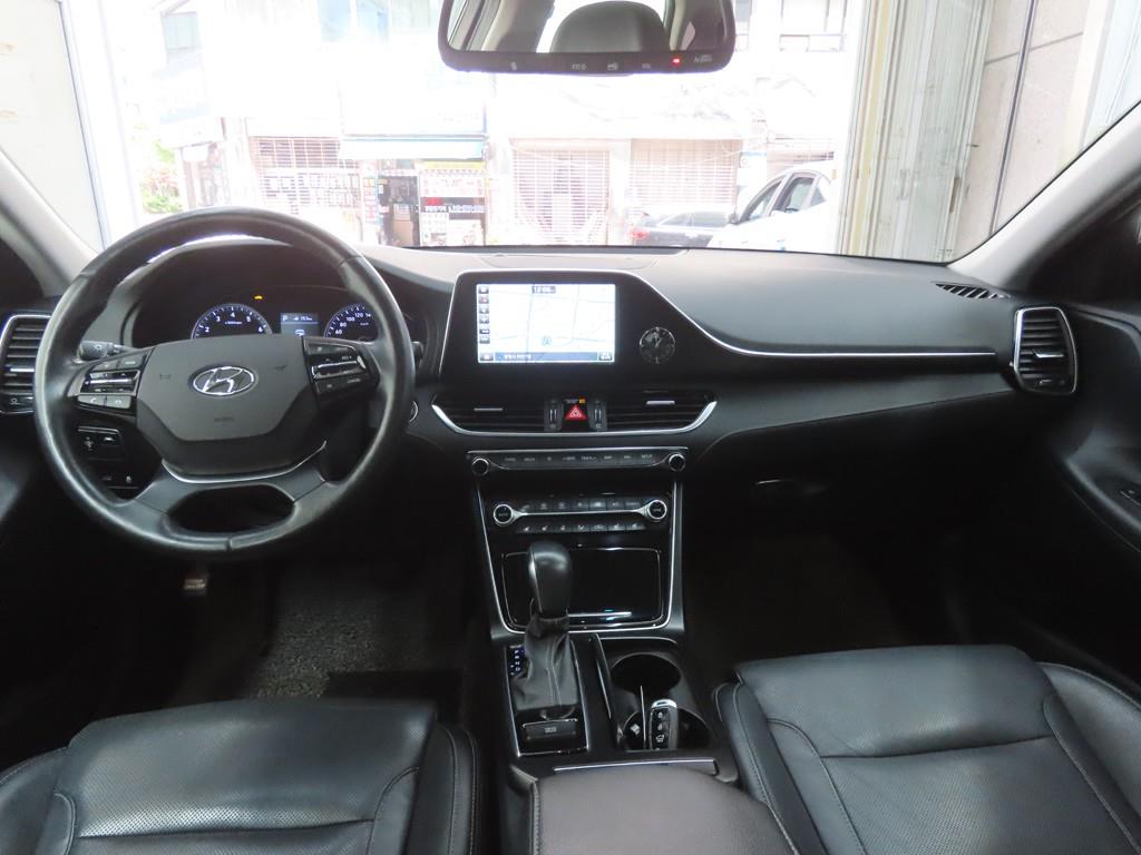 HYUNDAI Grandeur - Vista 7