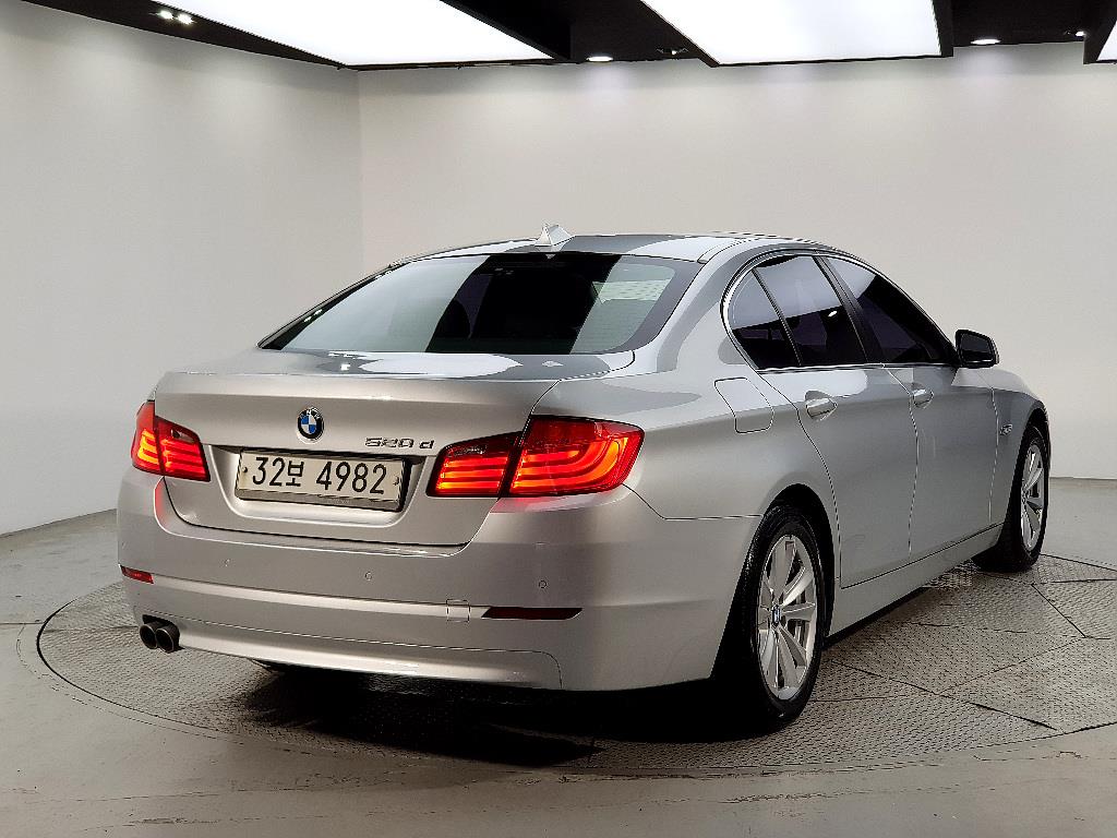 BMW 5 Series - Vista 4