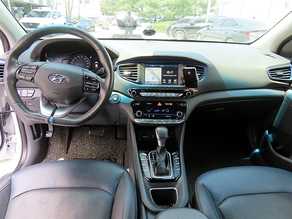 HYUNDAI Ioniq - Vista 7