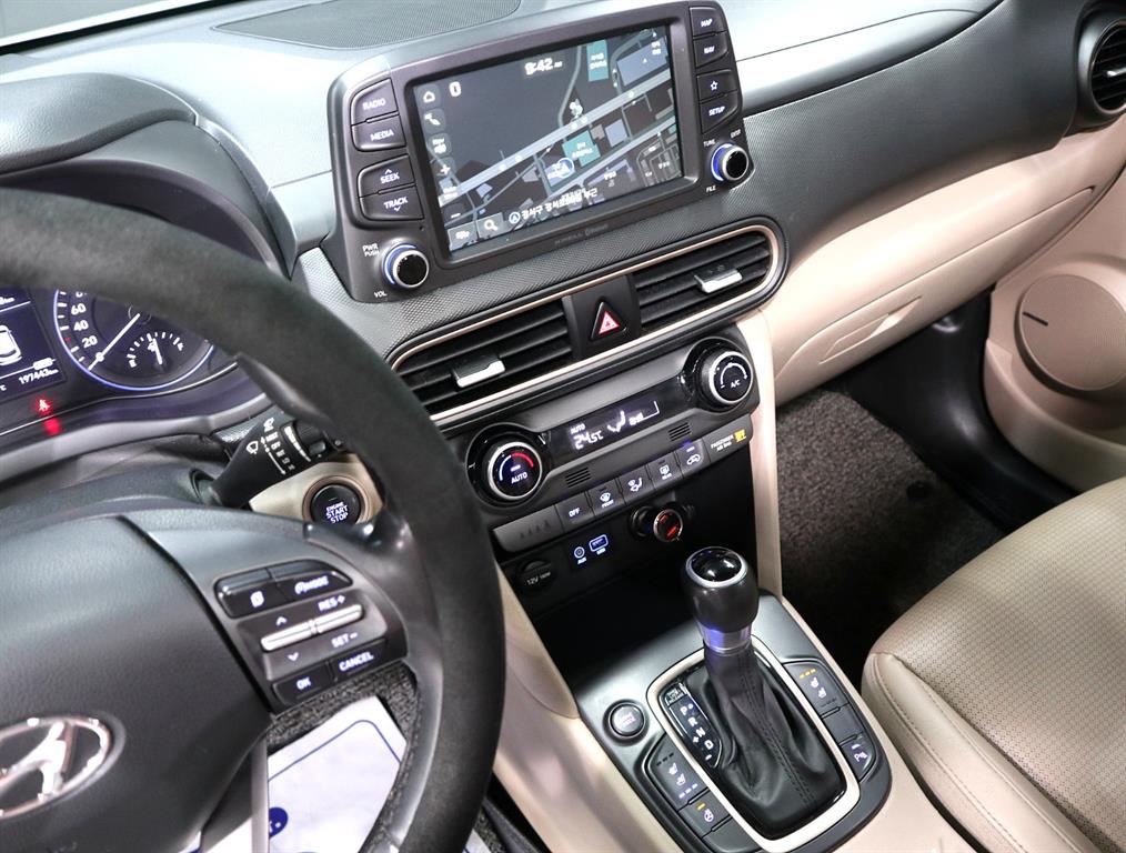 HYUNDAI Kona - Vista 10