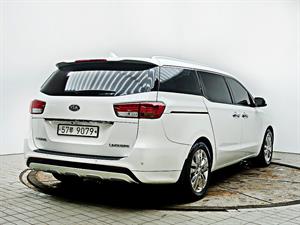 KIA Carnival - Vista 8