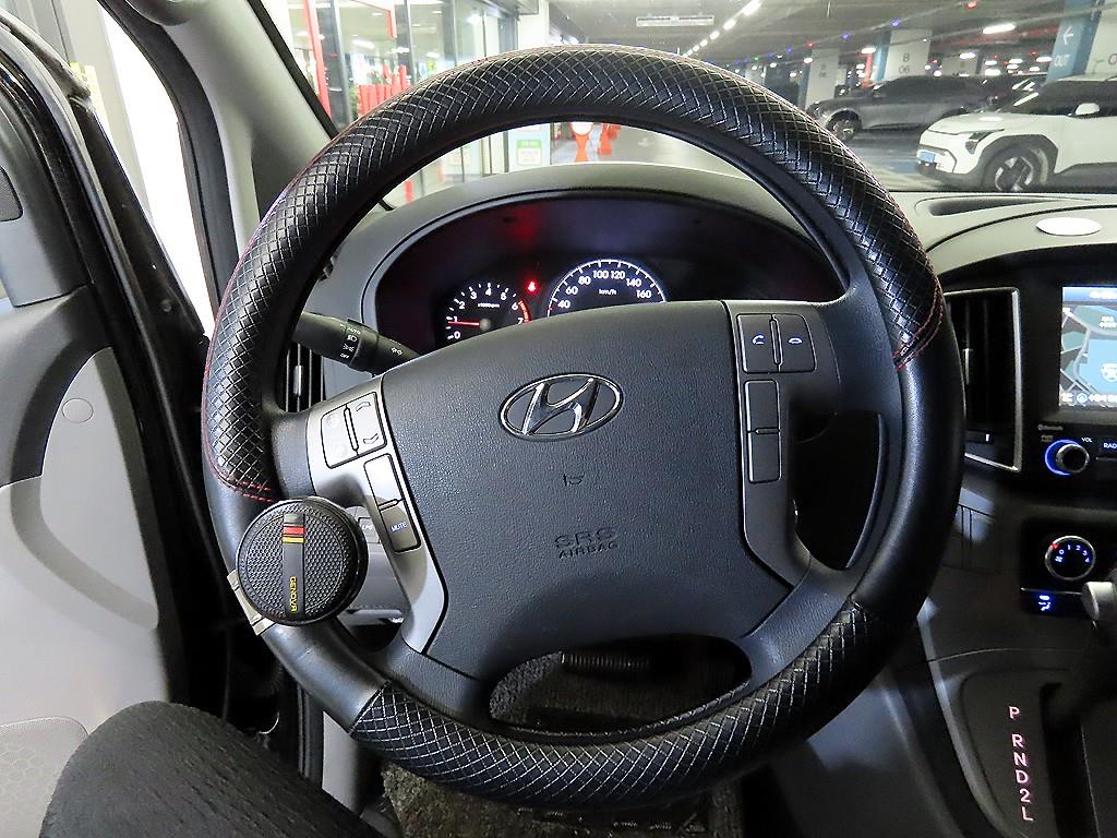 HYUNDAI Starex - Vista 8