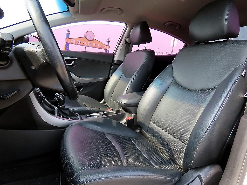 HYUNDAI Avante - Vista 5
