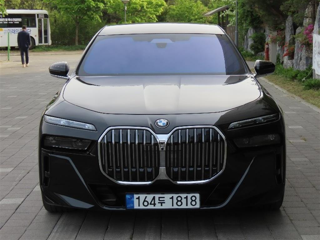 BMW 7 Series 2025 Negro - Importación desde Corea - HF Imports Iquique - Foto 1