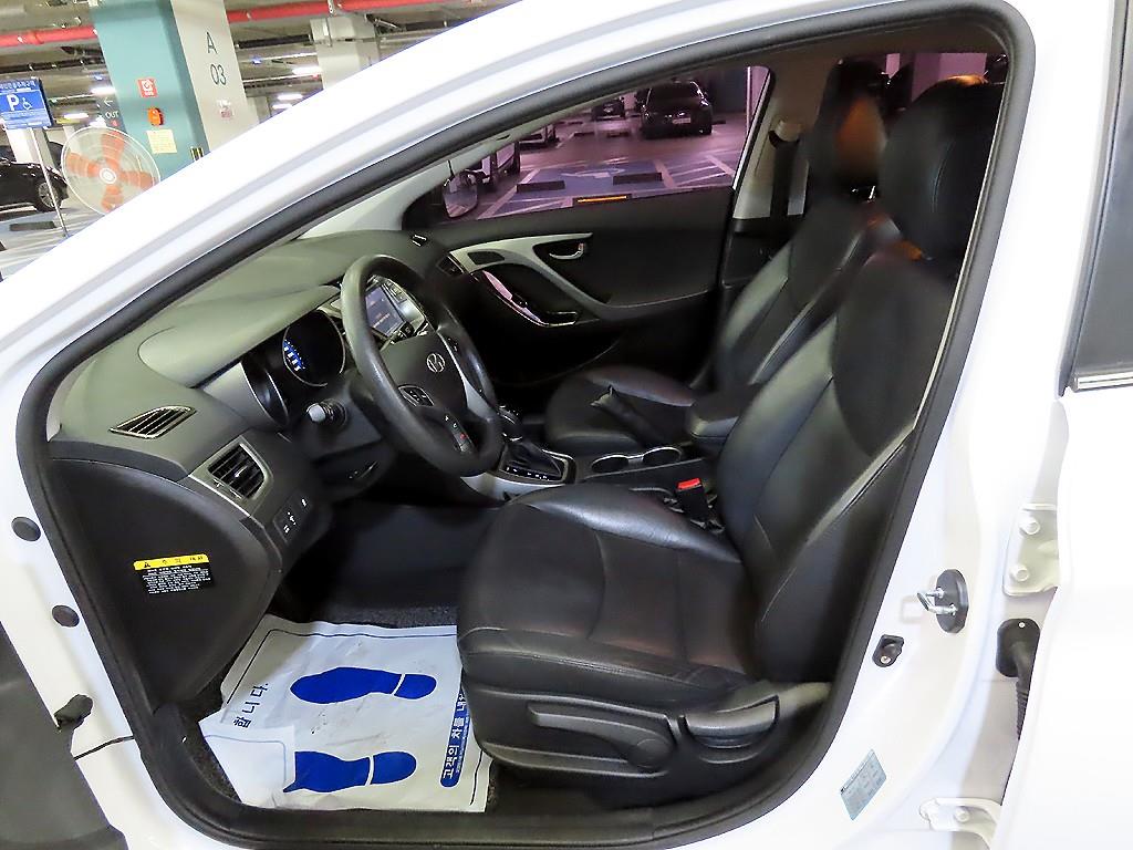 HYUNDAI Avante - Vista 6