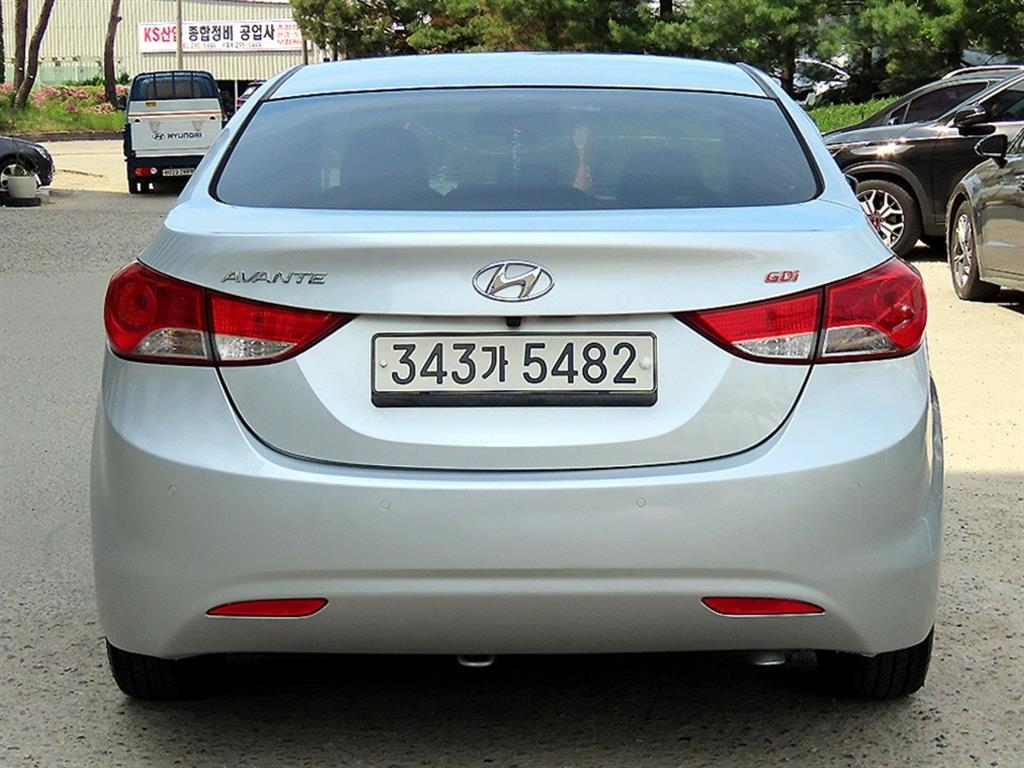 HYUNDAI Avante - Vista 4