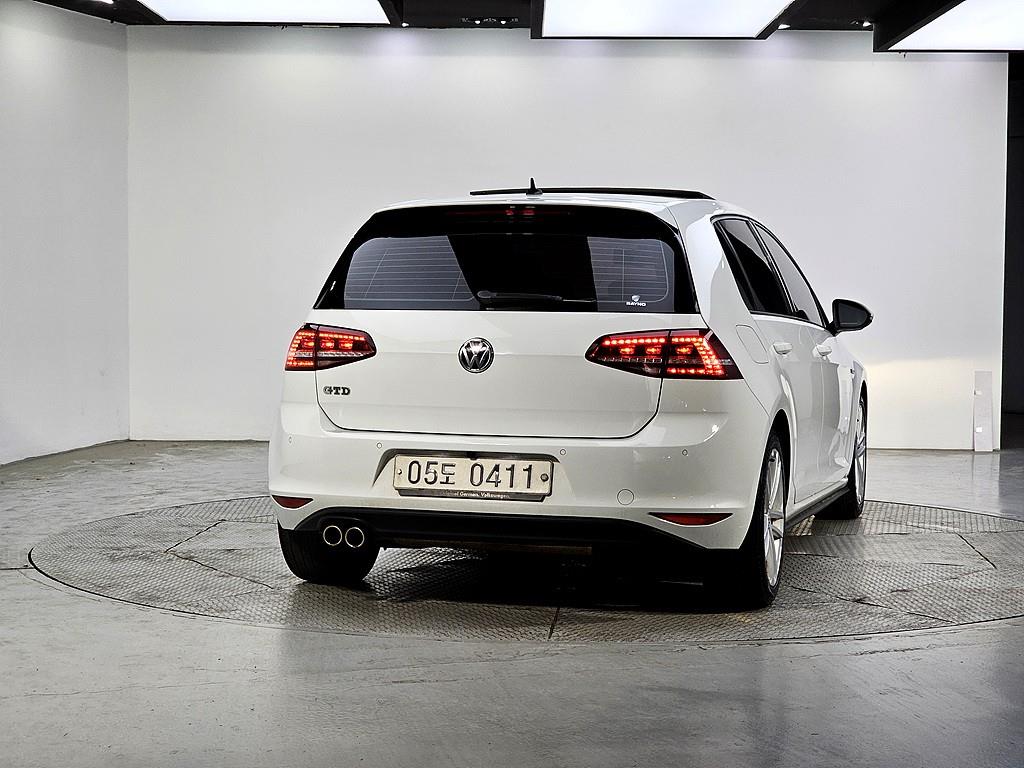 Volkswagen Golf - Vista 3