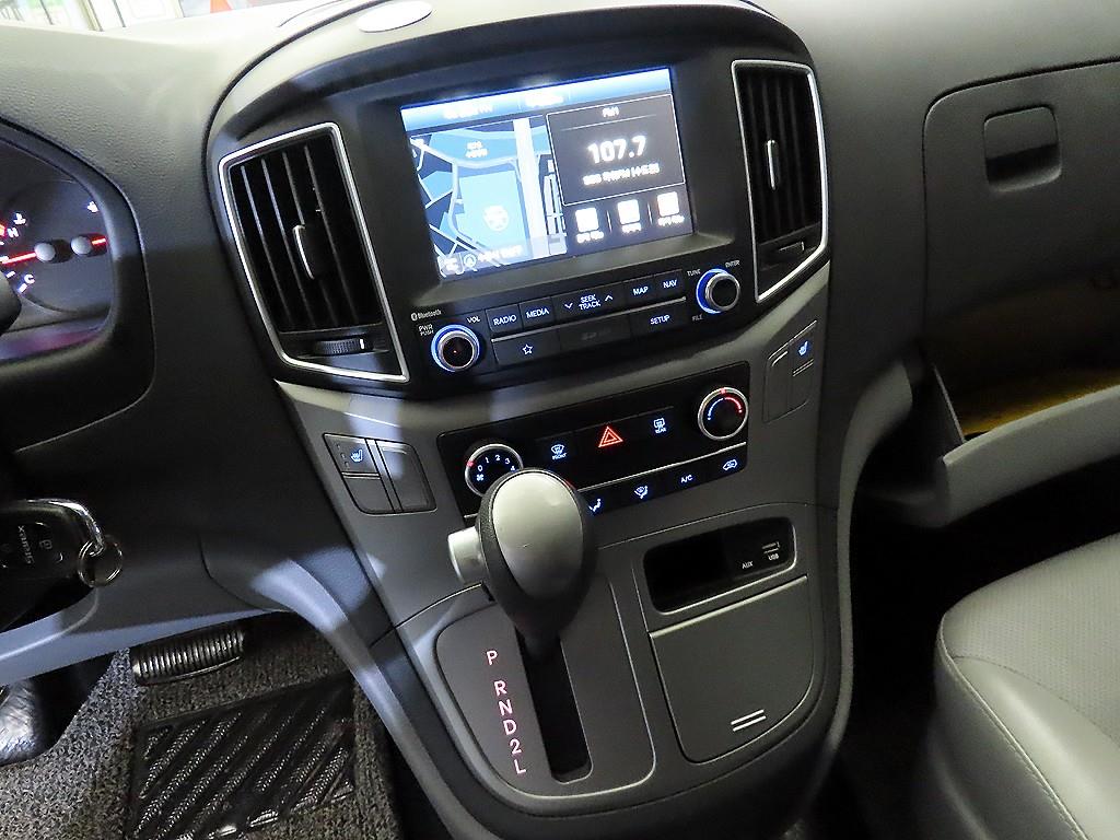 HYUNDAI Starex - Vista 11