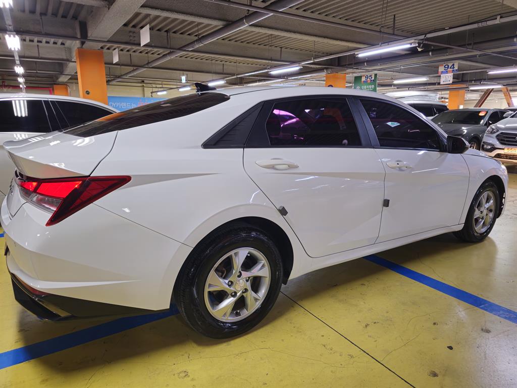 HYUNDAI Avante - Vista 6