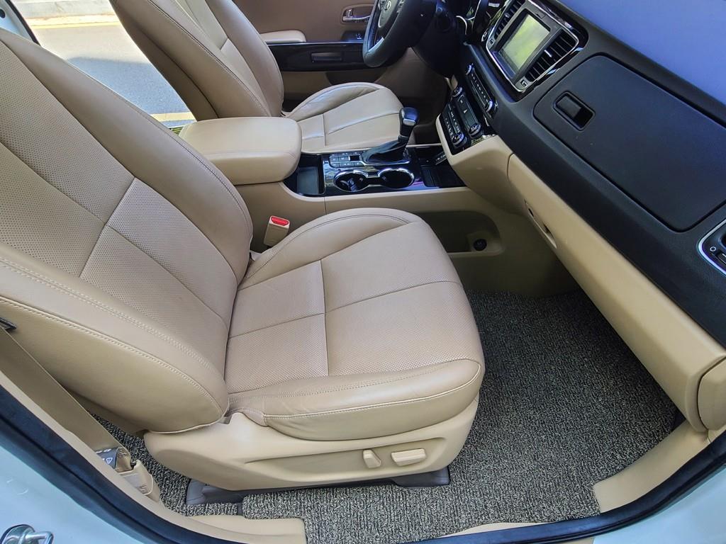 KIA Carnival - Vista 10