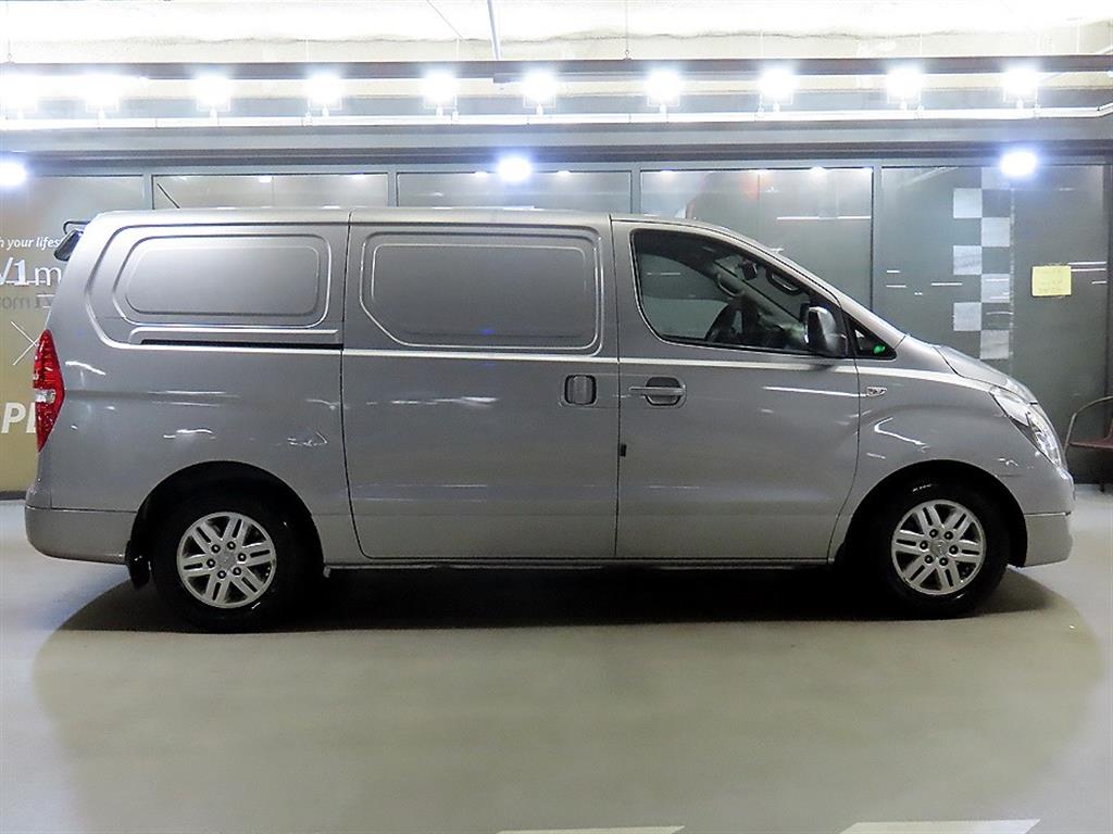 HYUNDAI Starex - Vista 3