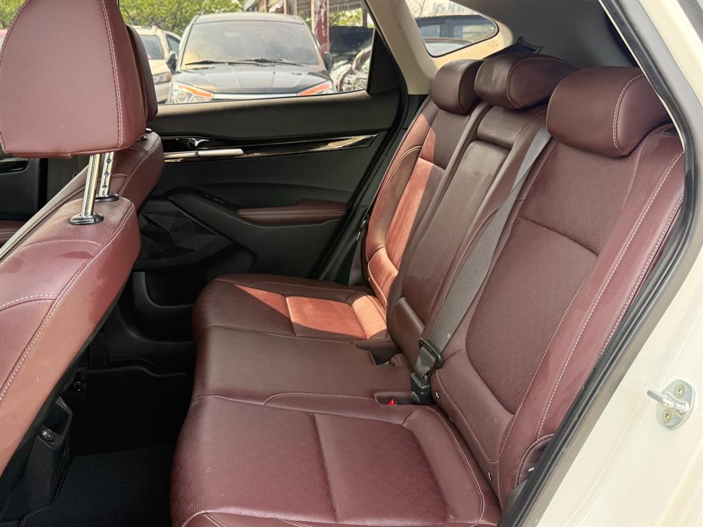 KIA Seltos - Vista 10