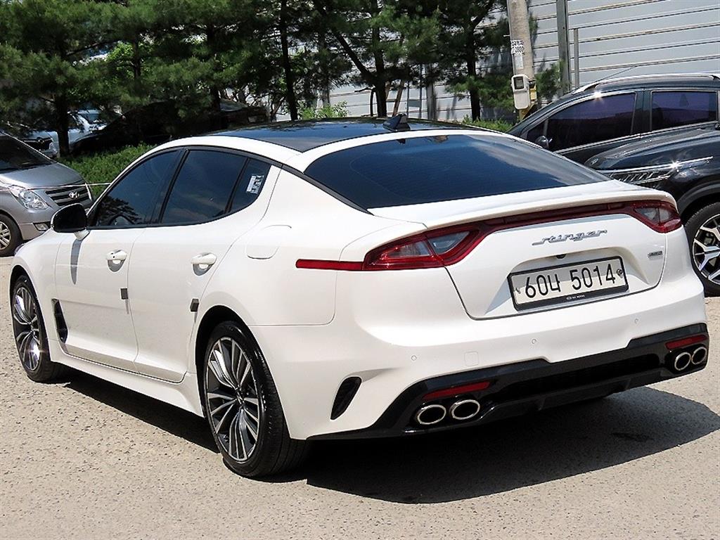 KIA Stinger - Vista 3