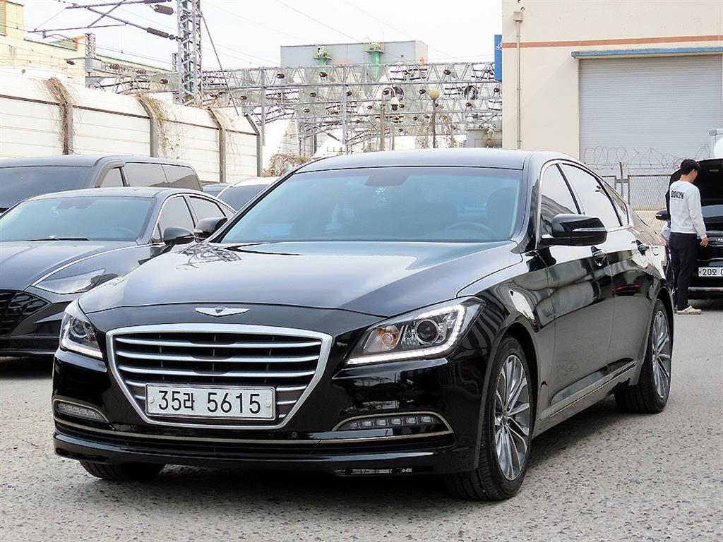 HYUNDAI Genesis - Vista 2