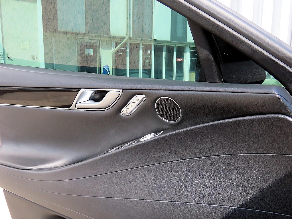 Genesis G80 - Vista 12