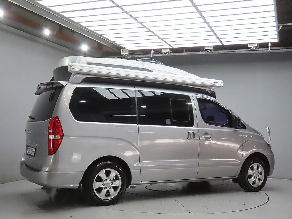HYUNDAI Starex - Vista 7