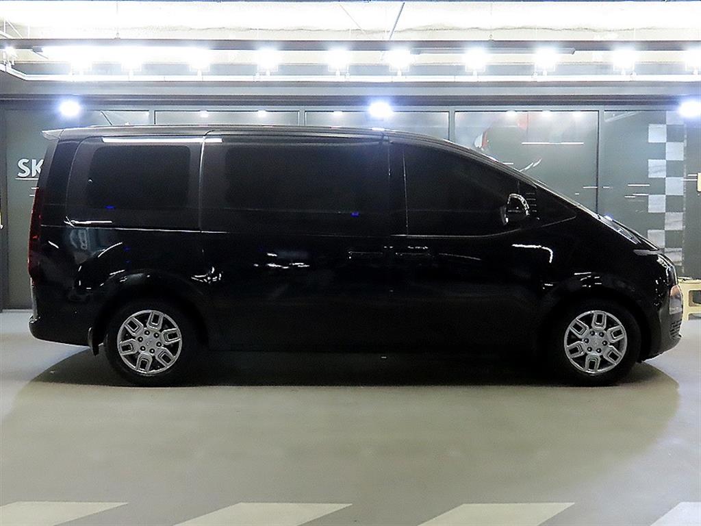 HYUNDAI Staria - Vista 2