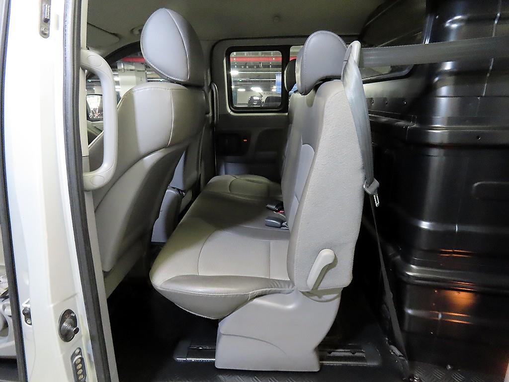 HYUNDAI Starex - Vista 7