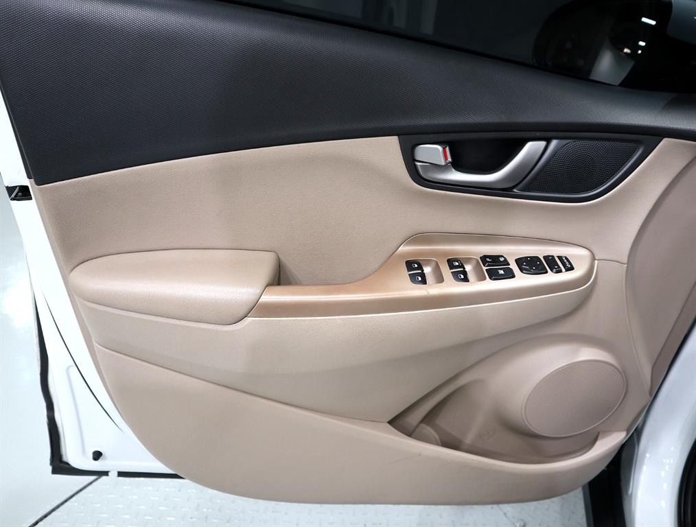 HYUNDAI Kona - Vista 7
