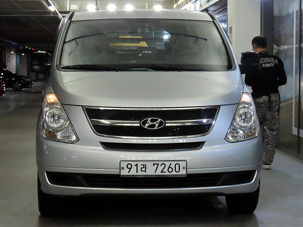 HYUNDAI Starex - Vista 2