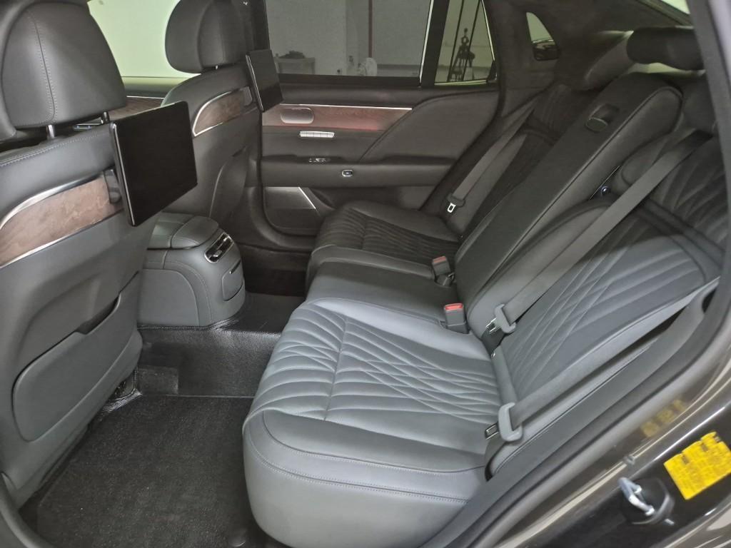 Genesis G90 - Vista 11