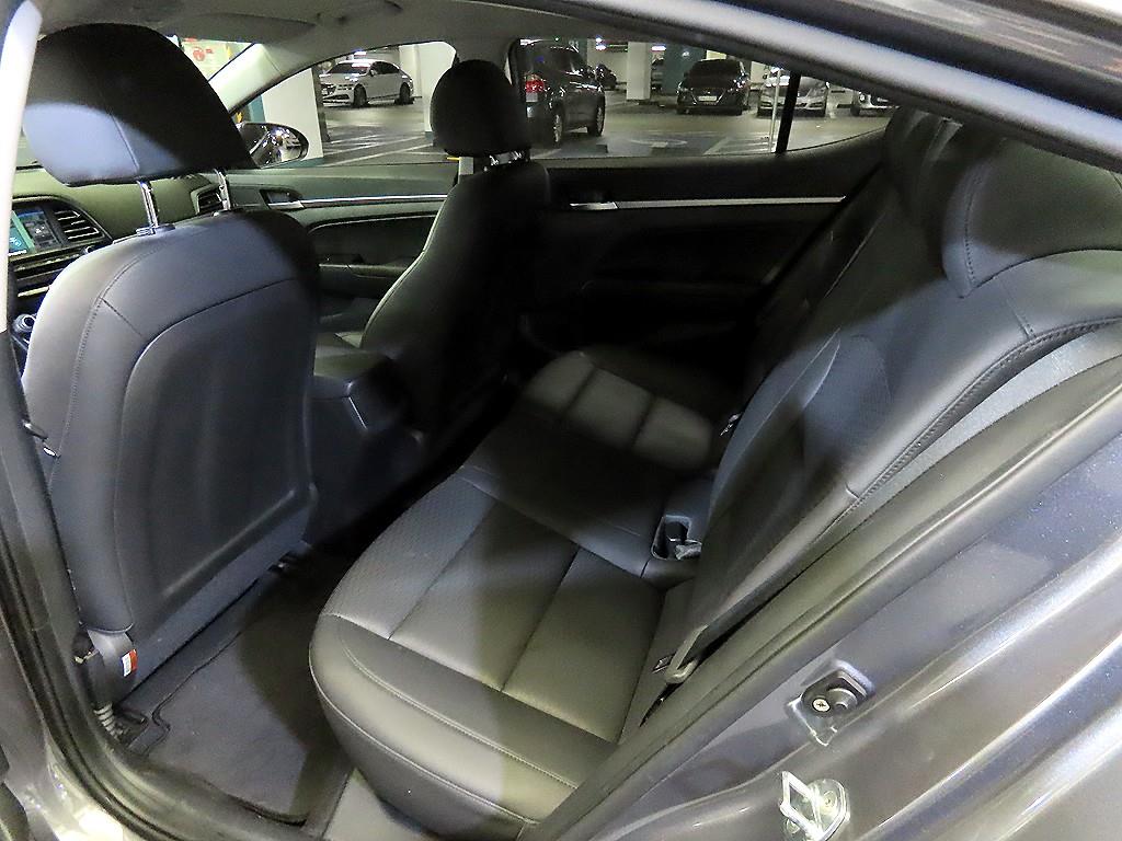 HYUNDAI Avante - Vista 7
