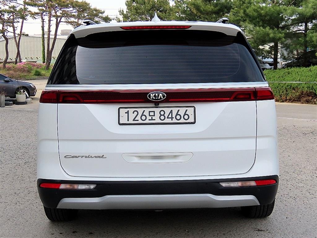 KIA Carnival - Vista 4