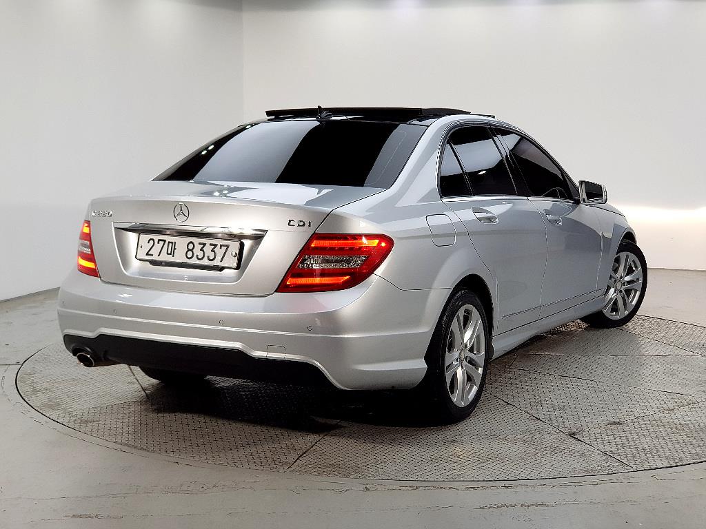 Mercedes Benz C Class - Vista 4