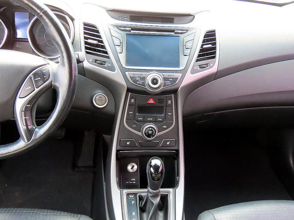 HYUNDAI Avante - Vista 10