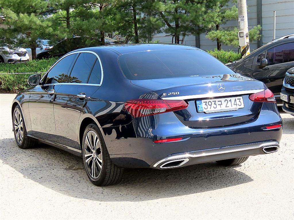 Mercedes Benz E class - Vista 3