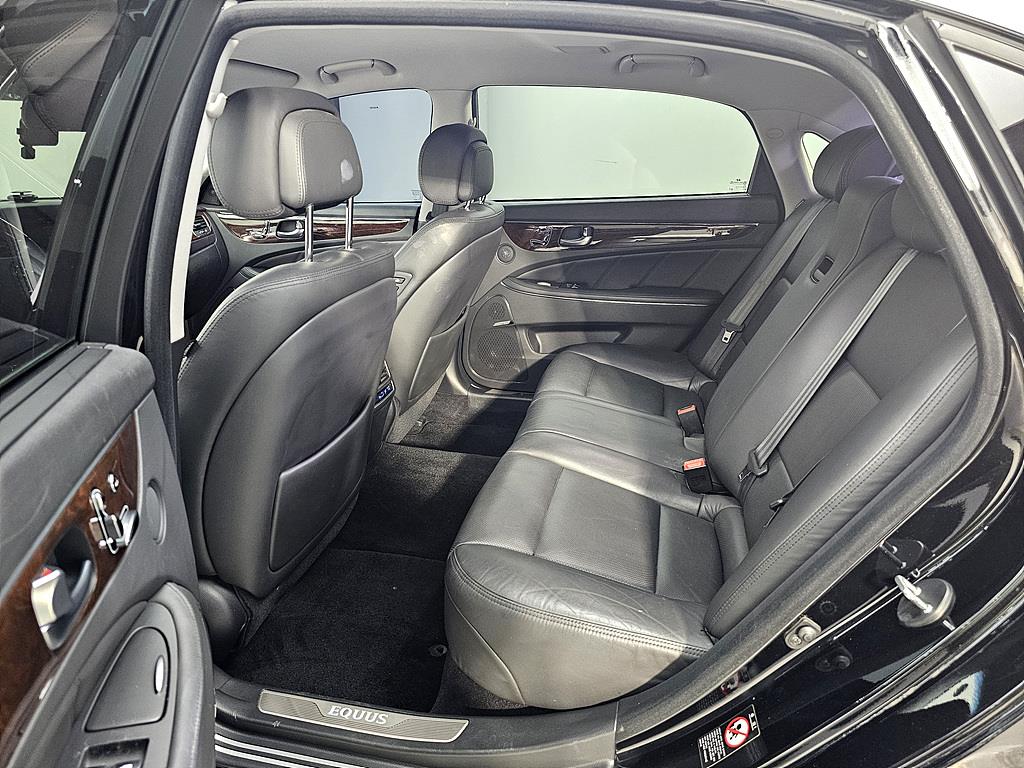 HYUNDAI Equus - Vista 9
