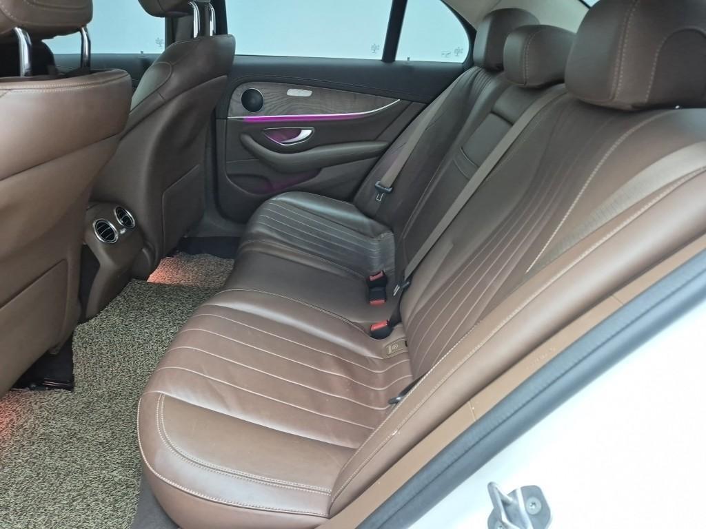 Mercedes Benz E class - Vista 11