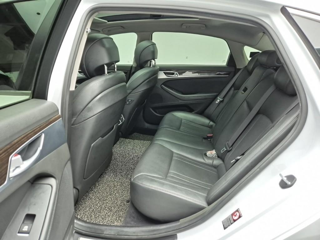 Genesis G80 - Vista 12