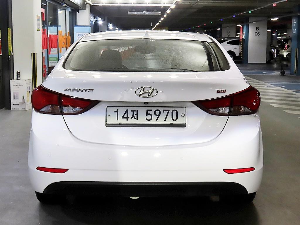 HYUNDAI Avante - Vista 5