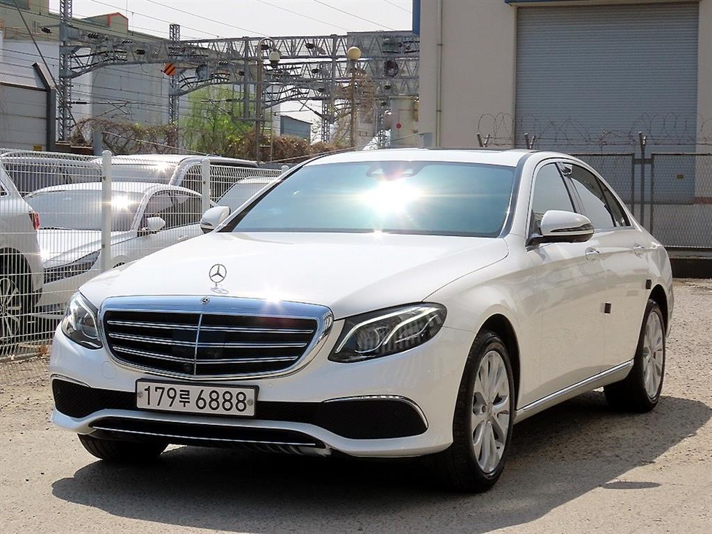 Mercedes Benz E class - Vista 2