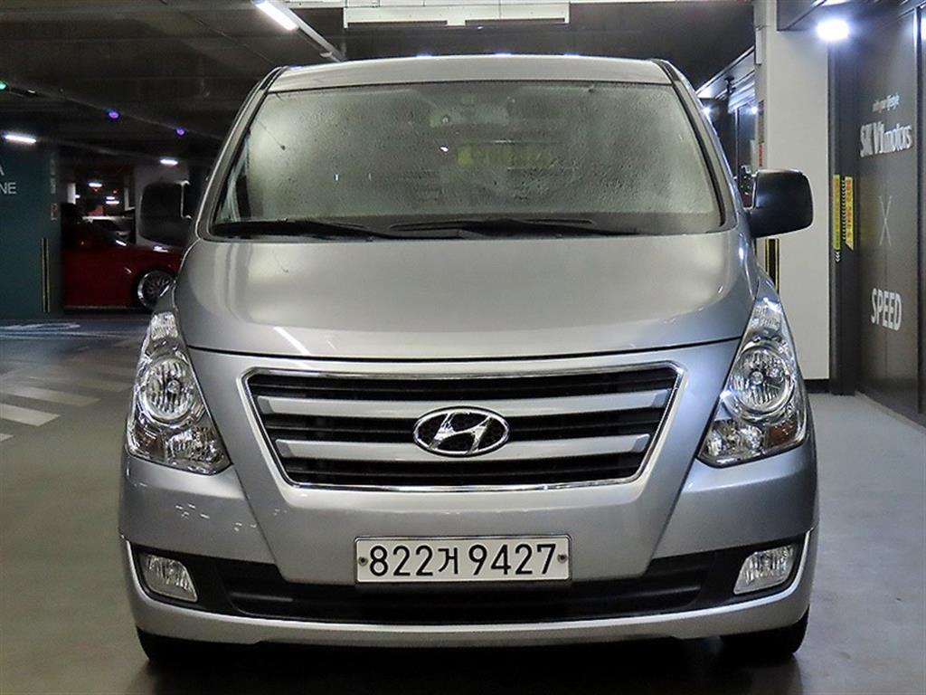 HYUNDAI Starex - Vista 2