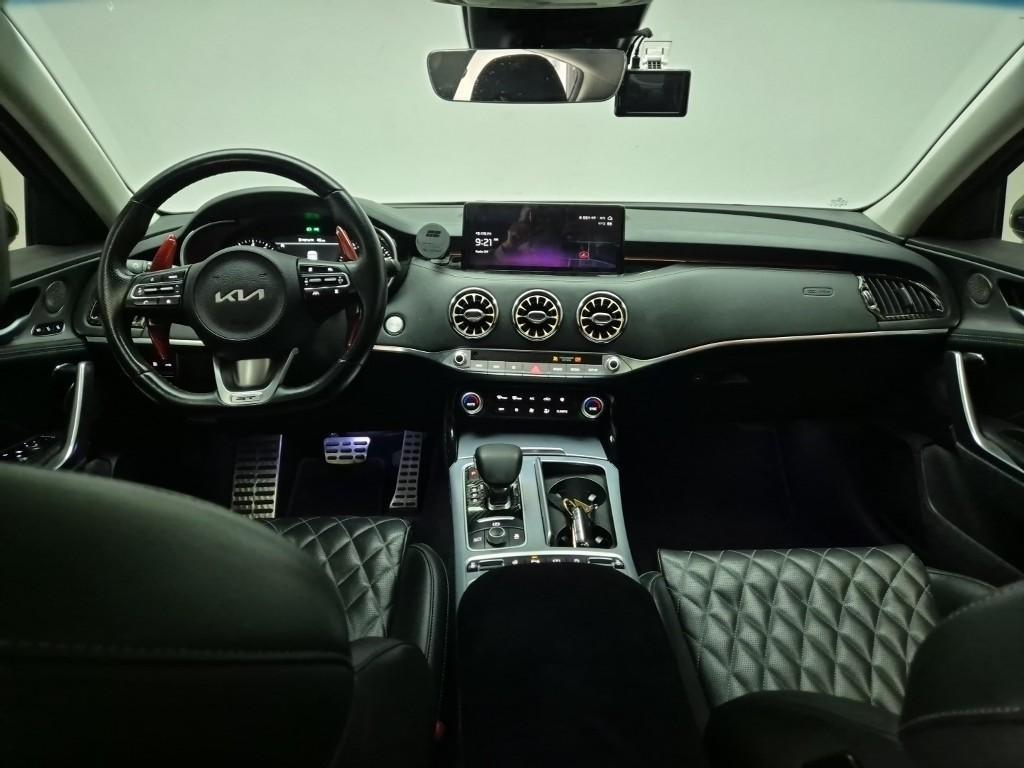 KIA Stinger - Vista 8