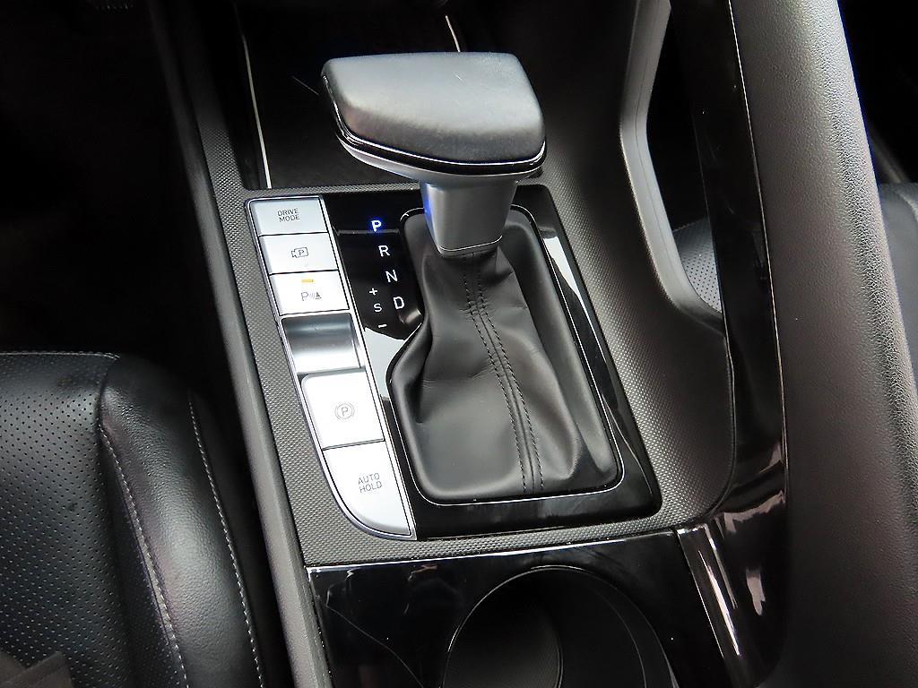 HYUNDAI Avante - Vista 10