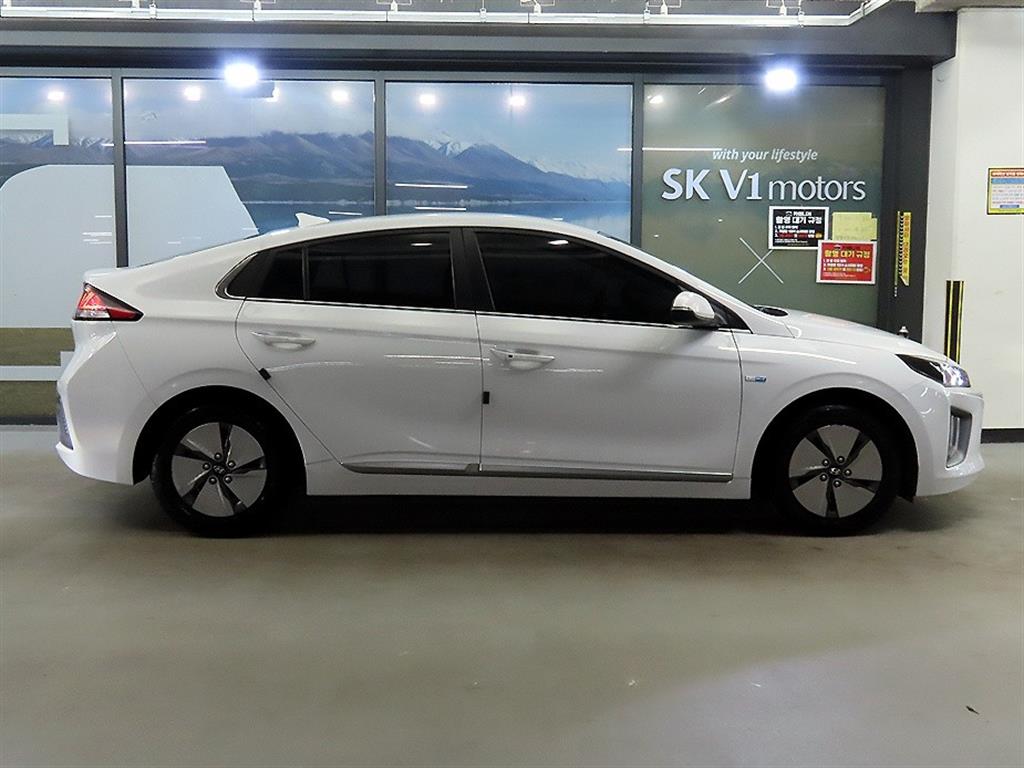 HYUNDAI Ioniq - Vista 3