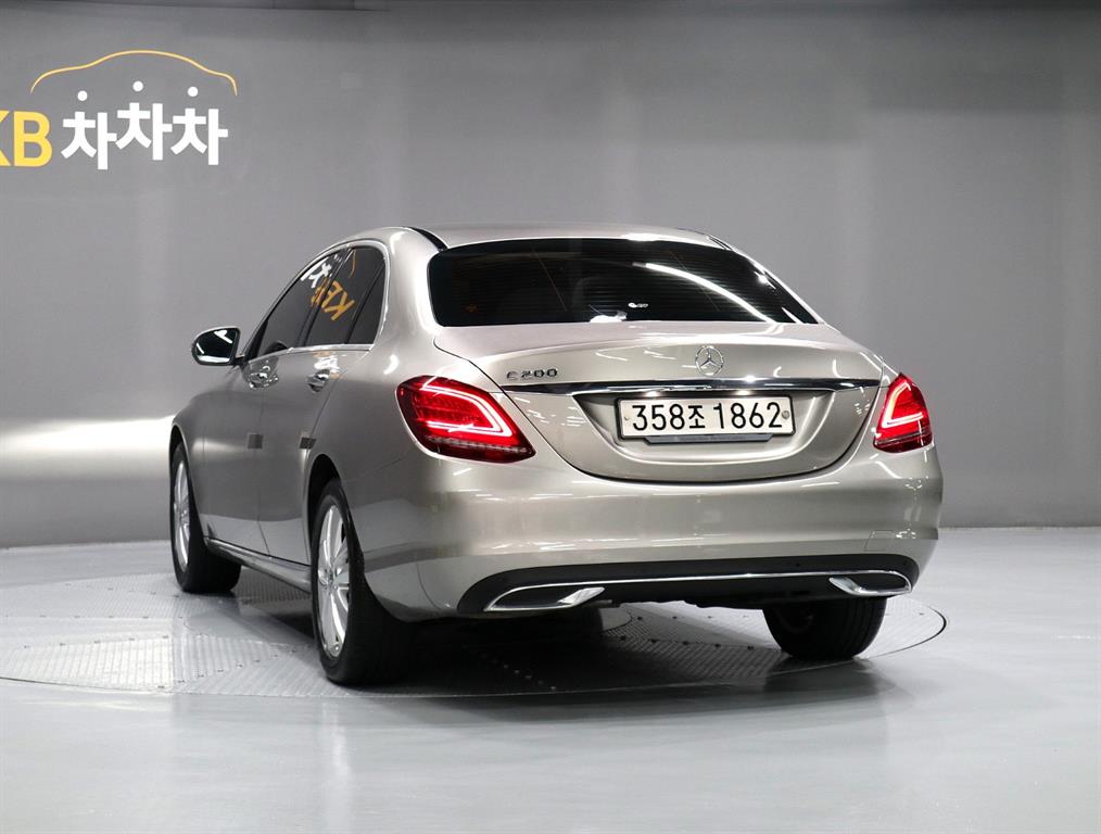Mercedes Benz C Class - Vista 4