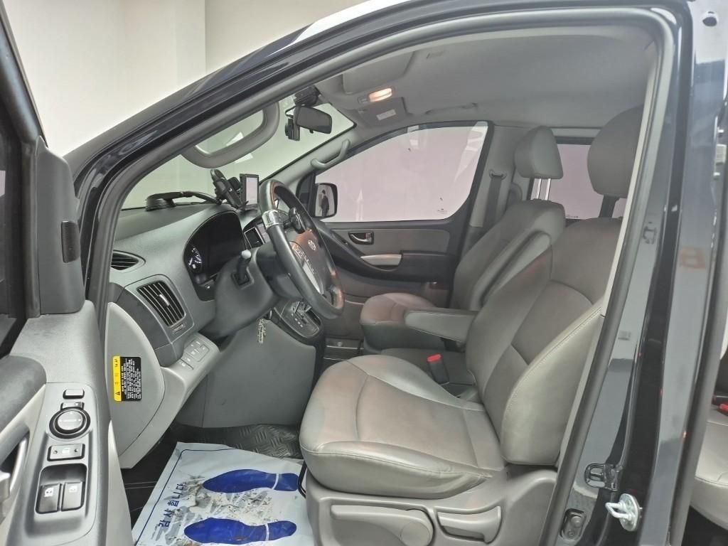 HYUNDAI Starex - Vista 11