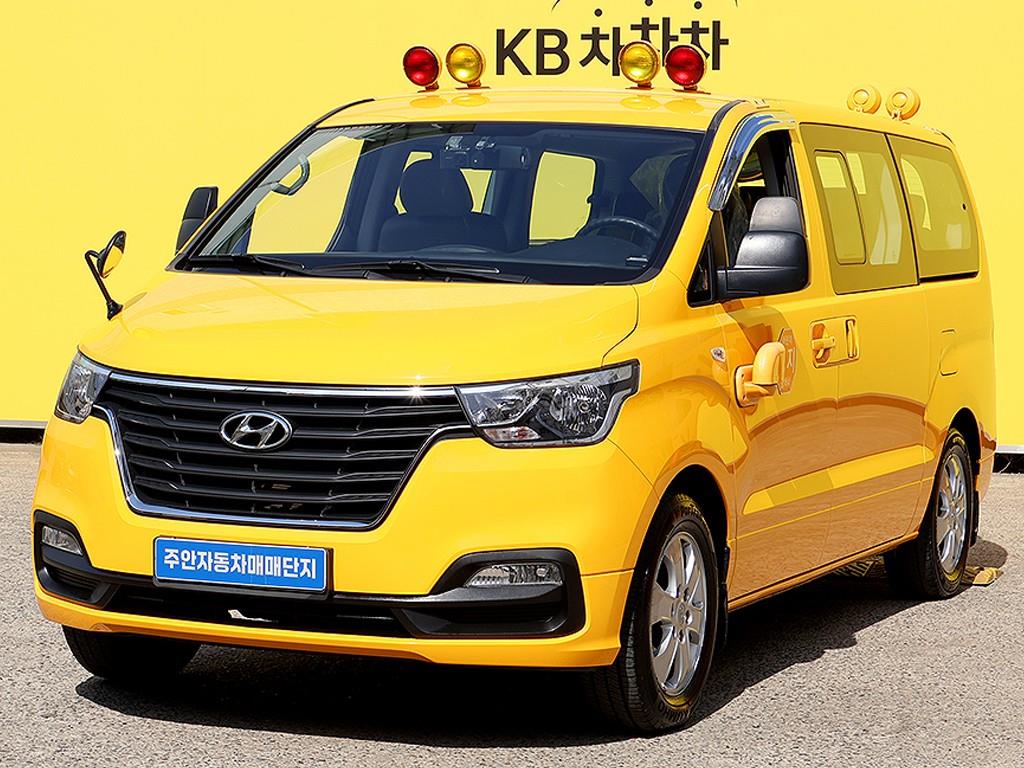 HYUNDAI Starex - Vista 3